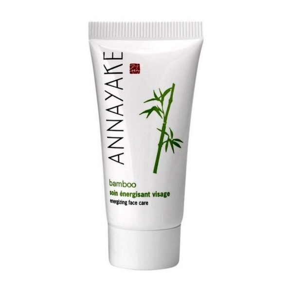 A fine, light cream with a velvety finish that permanently rebalances combination and oily skin, reducing imperfections.