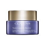 Revitalizing multifunctional treatment that instantly makes the skin more beautiful. It is ideal for restoring luminosity, toning and plumping undernourished mature skin.
