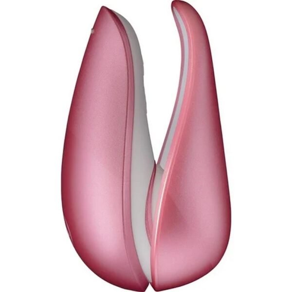 The Womanizer is an attachable pulsator for non-contact stimulation of the clitoris: sucks and stimulates with impulses, the 6 intensities of which can be controlled via 2 buttons.  Der Womanizer ist ein aufsetzbarer Pulsator für die berührungslose Stimulation der Klitoris: saugt und reizt durch Impulse, deren 6 Intensitäten über 2 Knöpfe gesteuert werden können.