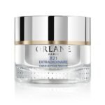 This total revitalizing cream creates the essential conditions to give youth and beauty to the skin.