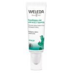 A quickly absorbing hydrating gel that reduces signs of fatigue around the eyes and prevents the formation of fine lines.