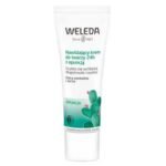 Effective hydration of normal and dry skin.