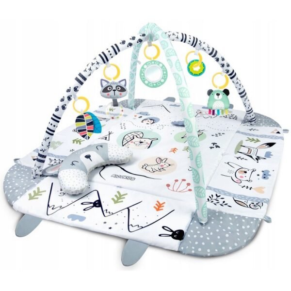 Una alfombra grande y gris diseñada para bebés, con elementos interactivos que estimulan el aprendizaje y el juego.