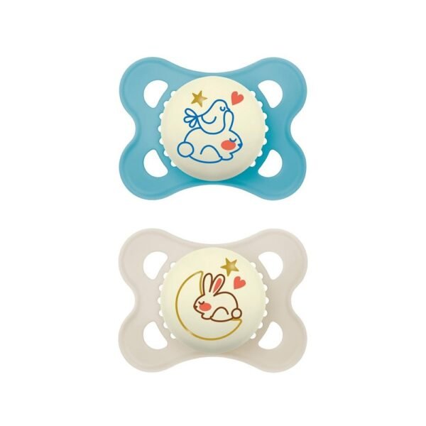 The MAM Original Night Dummy, Set of 2 features a glow-in-the-dark design, making it easy to find during nighttime. It has a soft silicone nipple that promotes healthy oral development and is designed to be gentle on a baby's skin. These dummies are BPA-free and easy to clean.