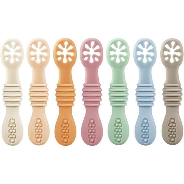 This set includes 7 soft silicone spoons, perfect for babies learning to self-feed.