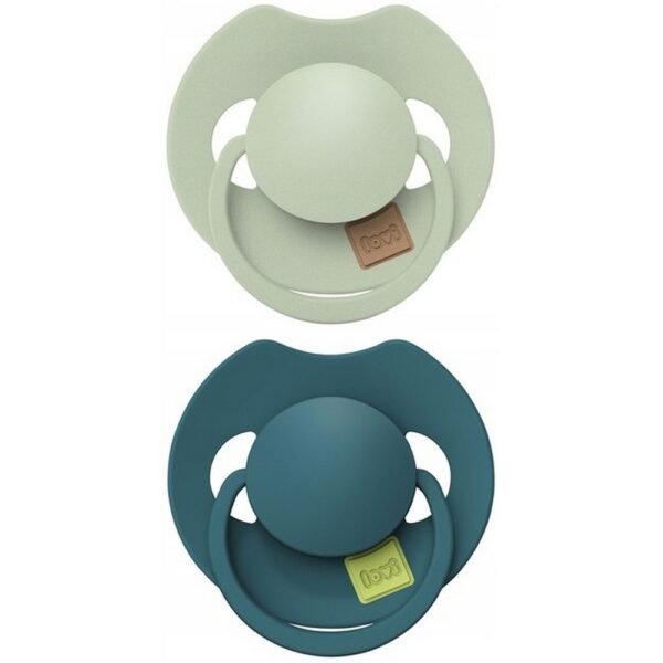 Set of two dynamic silicone pacifiers for babies aged 6-18 months, featuring a pistachio green color. Comes with a protective case for easy storage.