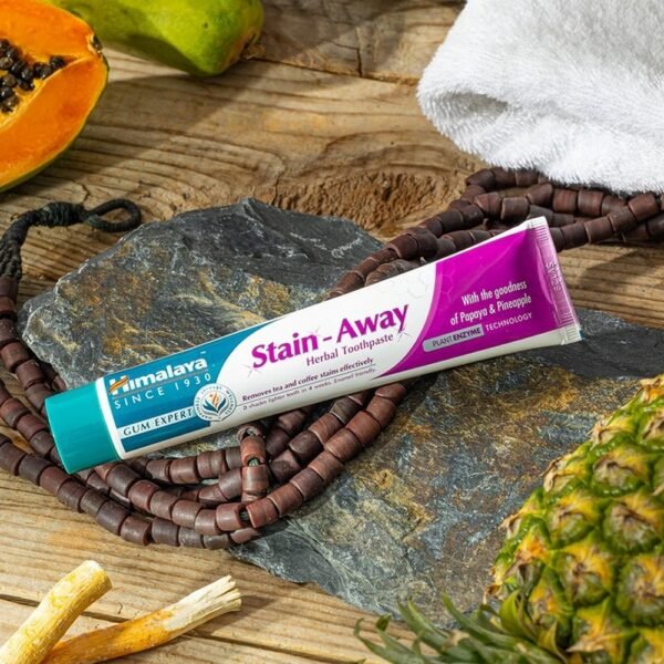 Himalaya Stain Away Herbal Toothpaste (75ml) is a fluoride-free toothpaste designed to help remove stains and prevent the buildup of plaque on teeth. Its natural formula, including ingredients like papaya and neem, gently cleans teeth and promotes oral hygiene, while being safe for those who prefer fluoride-free products.